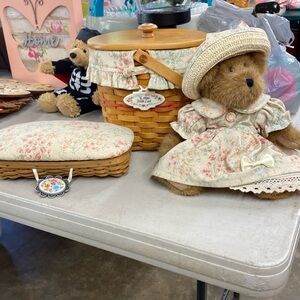 Longaberger Mother’s Day baskets with lid and bear